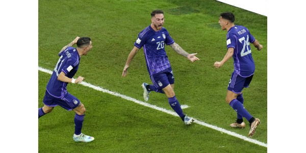 Messi vergibt den Elfmeter und Argentinien rückt vor